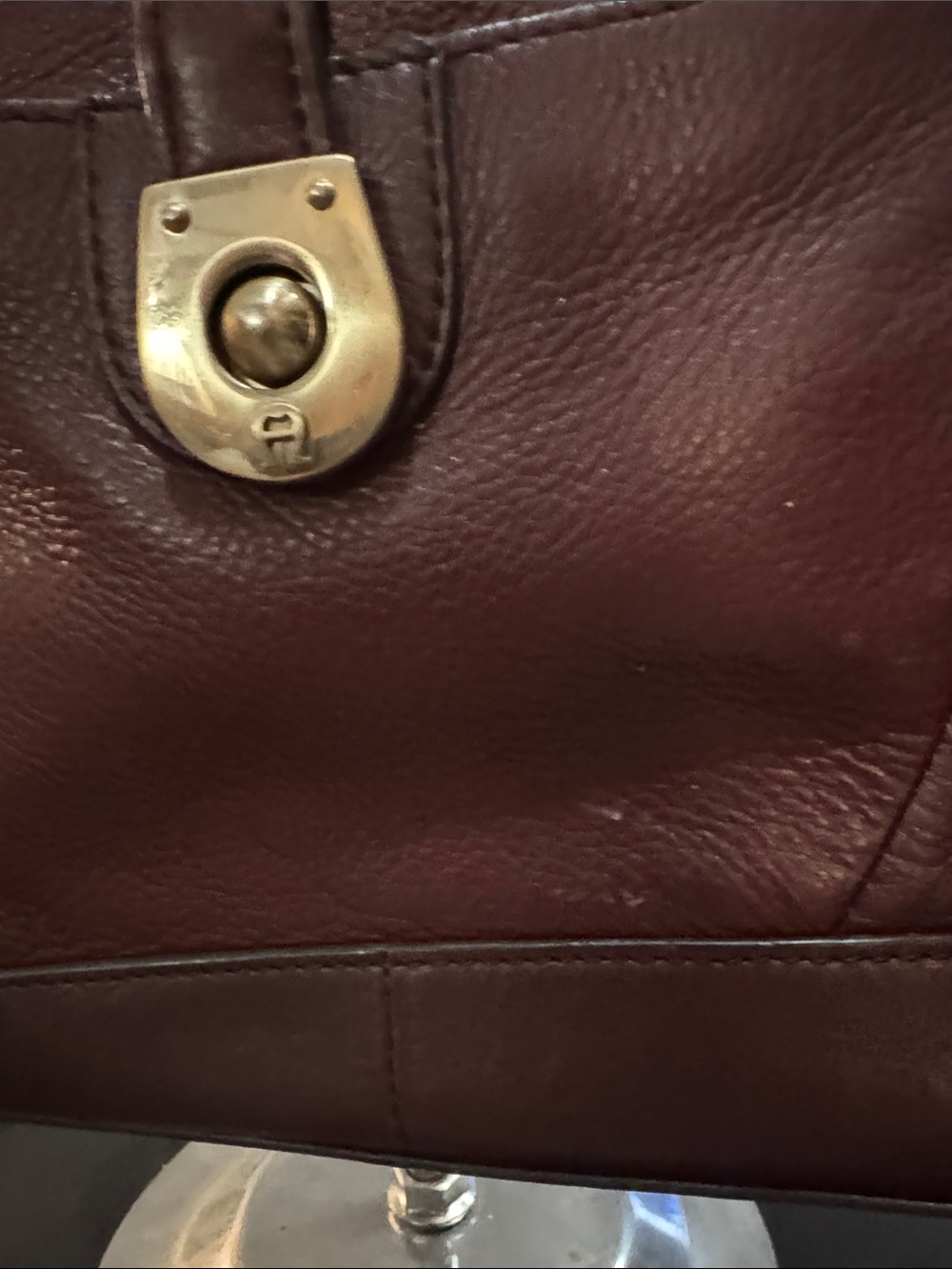 Women's Aigner Burgundy Leather Shoulder Bag with Gold Hardware - Picture 2 of 7